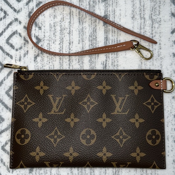 Louis Vuitton low key hobo PM - Picture 14 of 16